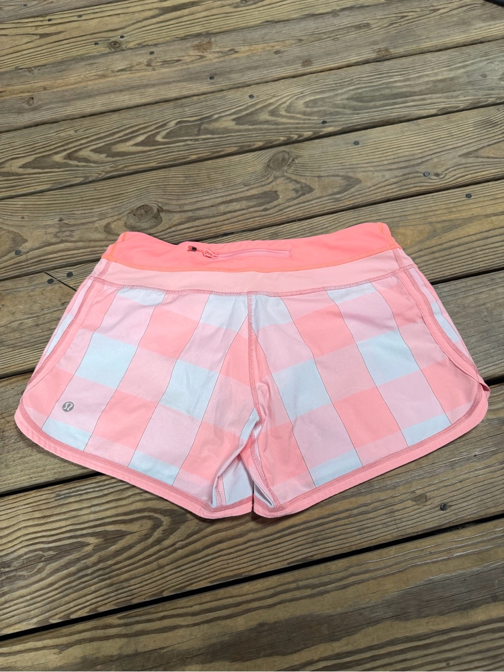 RARE Lululemon Groovy Run Shorts Pink Plaid Size 6